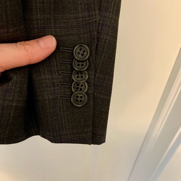 Patterned Duchamp London Suit - Picture 4 of 9